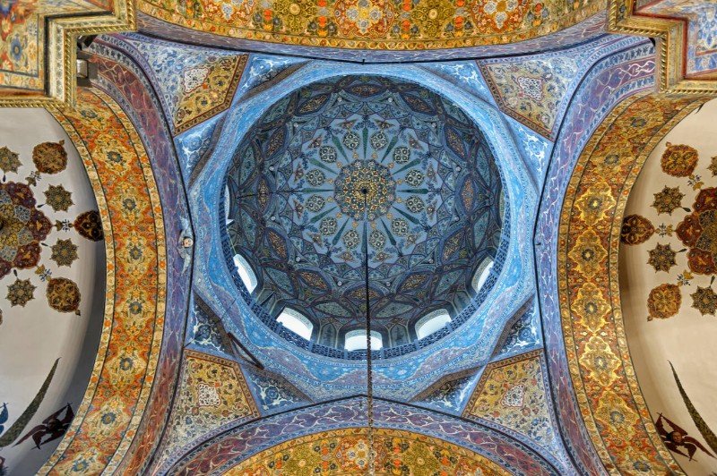 Inside echmiatsin cathedral