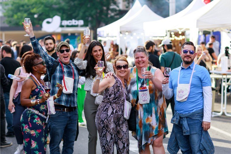 Crowd wine days festival